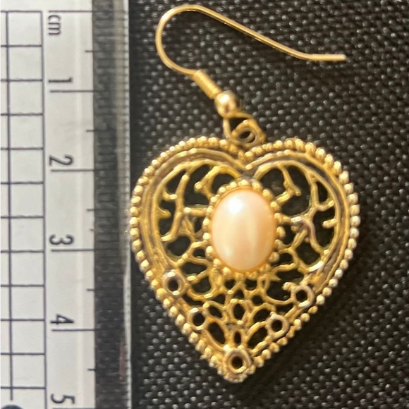 Elegant Gold Heart  Earrings with Pearl like Accent - Picture 3 of 3